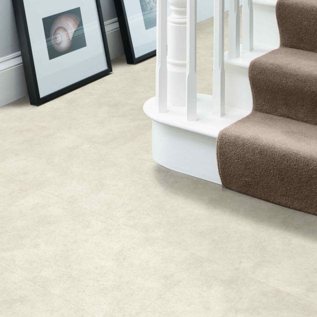 Peri - Lani Hallway shot